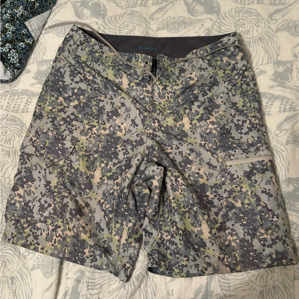 Simms Solarflex Shorts Size Medium - image 2